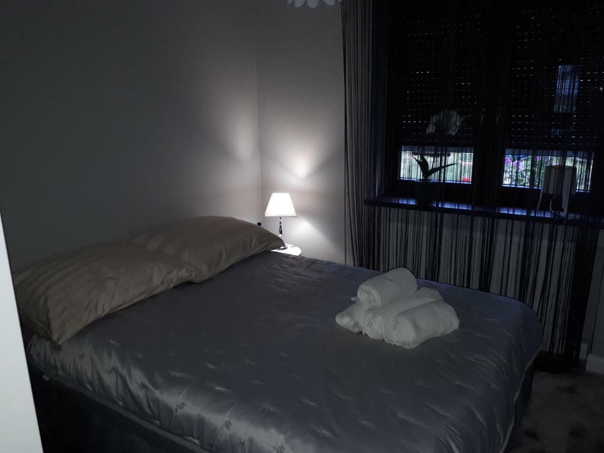 Apartamenty Centrum- Kochanowskiego -Dawniej Two-Bedroom Apartment 지엘로나구라 외부 사진