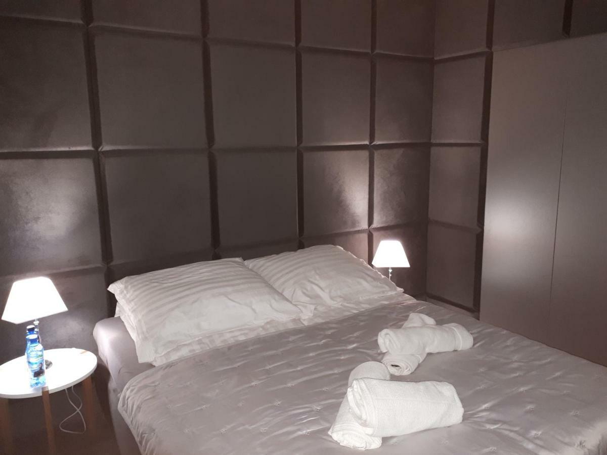 Apartamenty Centrum- Kochanowskiego -Dawniej Two-Bedroom Apartment 지엘로나구라 외부 사진