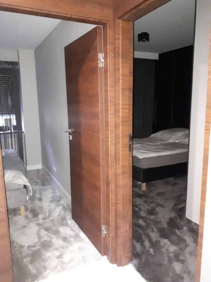Apartamenty Centrum- Kochanowskiego -Dawniej Two-Bedroom Apartment 지엘로나구라 외부 사진