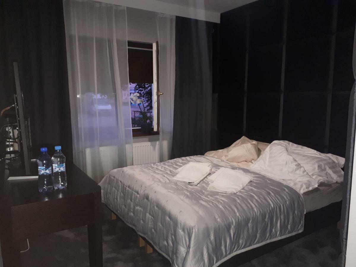 Apartamenty Centrum- Kochanowskiego -Dawniej Two-Bedroom Apartment 지엘로나구라 외부 사진