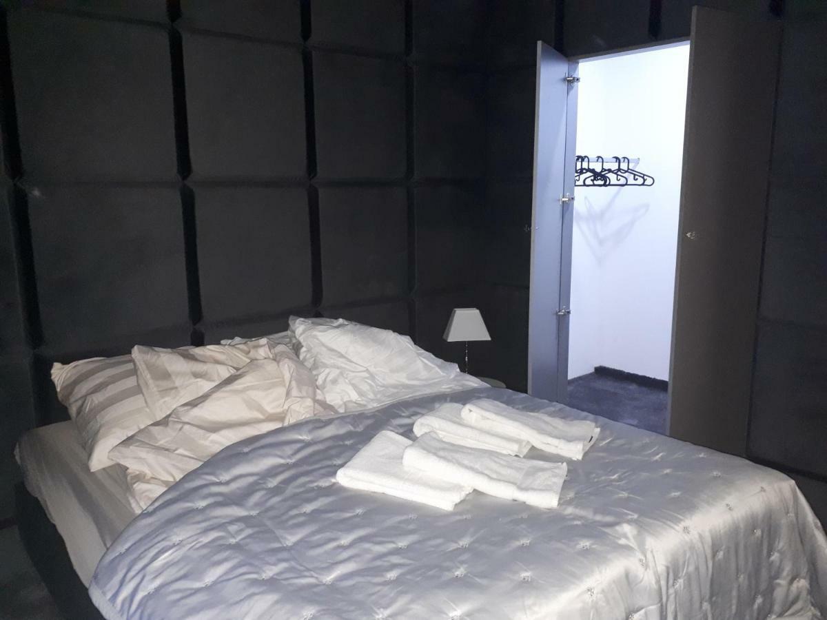 Apartamenty Centrum- Kochanowskiego -Dawniej Two-Bedroom Apartment 지엘로나구라 외부 사진