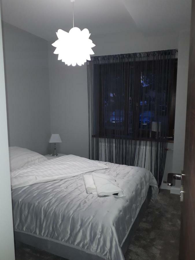 Apartamenty Centrum- Kochanowskiego -Dawniej Two-Bedroom Apartment 지엘로나구라 외부 사진