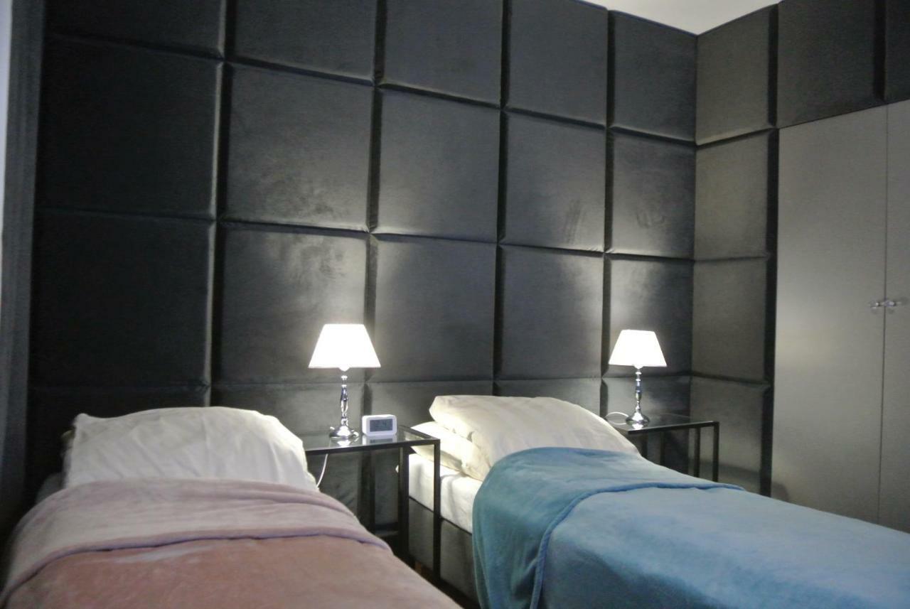 Apartamenty Centrum- Kochanowskiego -Dawniej Two-Bedroom Apartment 지엘로나구라 외부 사진